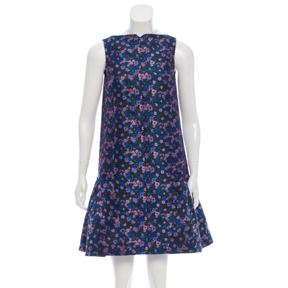 Gorgeous floral sleeveless dress